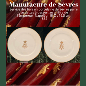 Service des bals en porcelaine de Sèvres paire d'assiettes au chiffre de Napoléon III - Ø : 19,5 cm