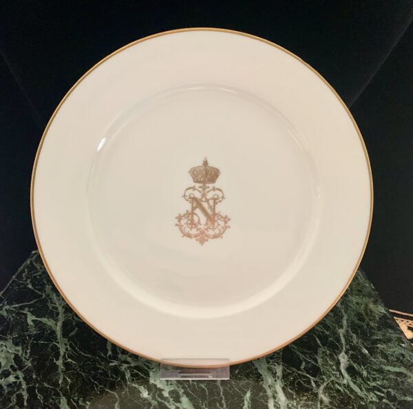 Service des bals en porcelaine de Sèvres paire d'assiettes au chiffre de Napoléon III - Ø : 19,5 cm – Image 4