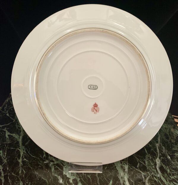 Service des bals en porcelaine de Sèvres paire d'assiettes au chiffre de Napoléon III - Ø : 19,5 cm – Image 5