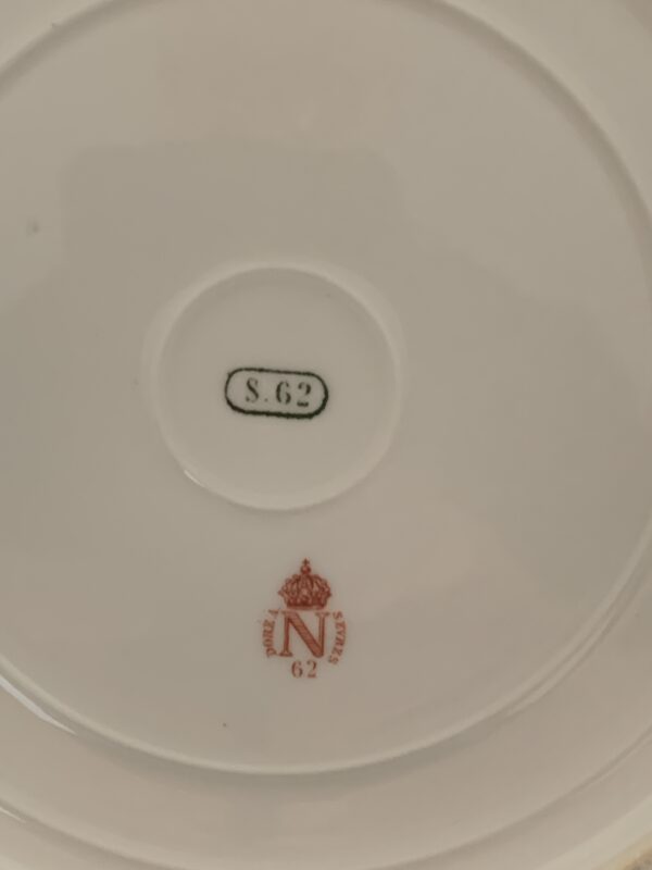 Service des bals en porcelaine de Sèvres paire d'assiettes au chiffre de Napoléon III - Ø : 19,5 cm – Image 7