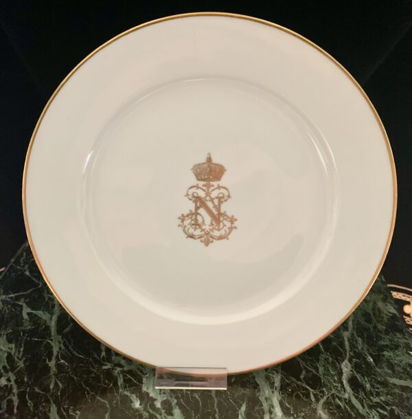 Service des bals en porcelaine de Sèvres paire d'assiettes au chiffre de Napoléon III - Ø : 19,5 cm – Image 9