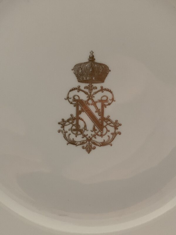 Service des bals en porcelaine de Sèvres paire d'assiettes au chiffre de Napoléon III - Ø : 19,5 cm – Image 10