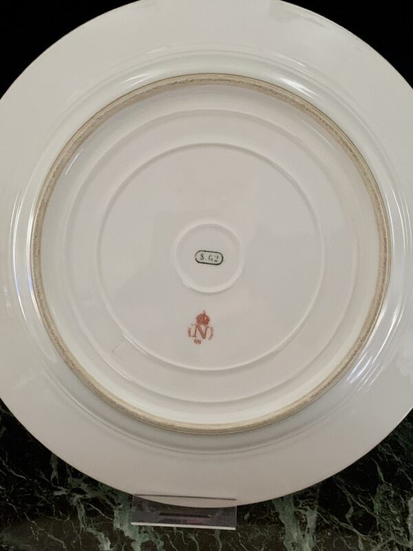 Service des bals en porcelaine de Sèvres paire d'assiettes au chiffre de Napoléon III - Ø : 19,5 cm – Image 11